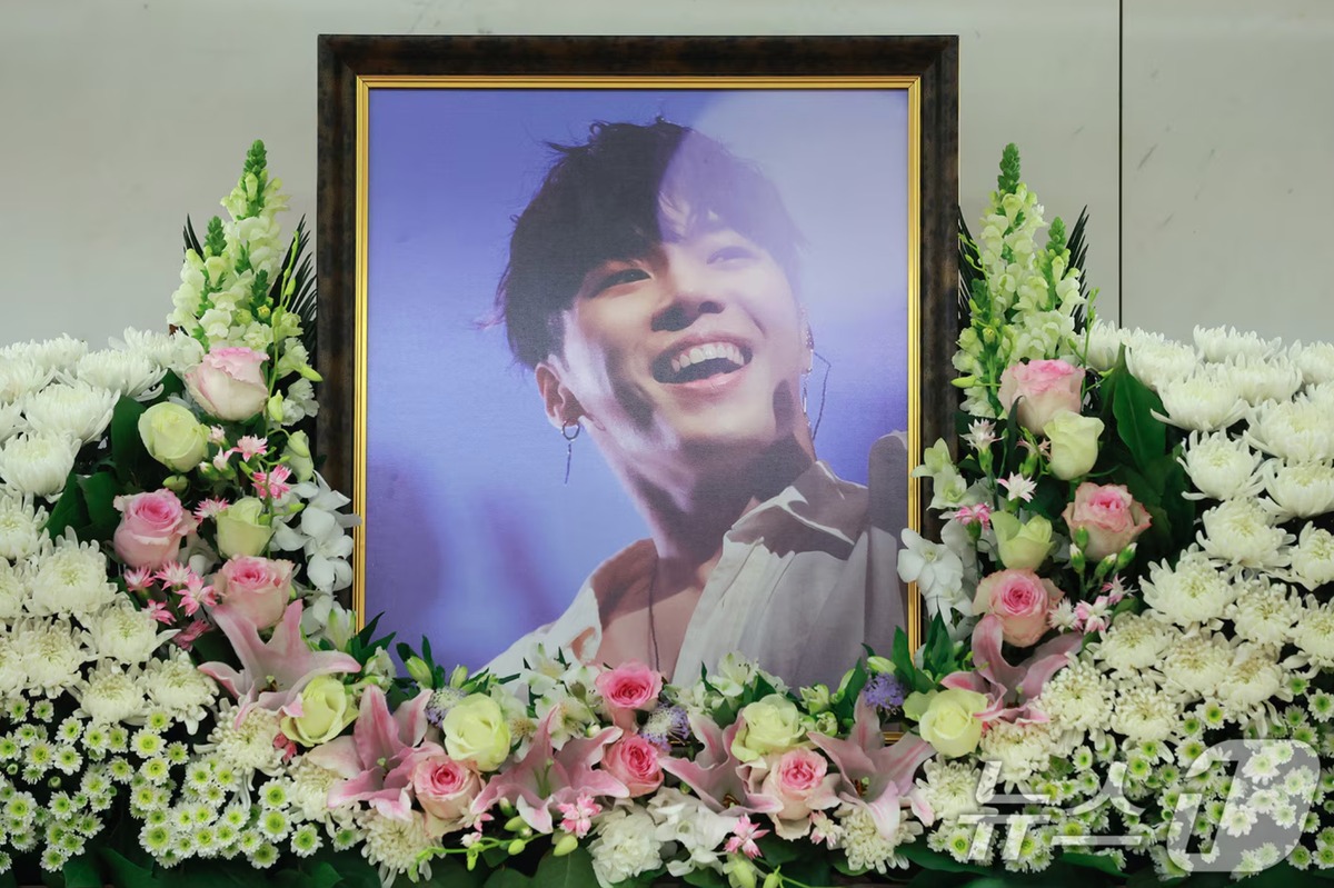 Nỗi đau sau cái chết của ca sĩ nhà YG Entertainment- Ảnh 3. Nỗi đau sau cái chết của ca sĩ nhà YG Entertainment- Ảnh 3.