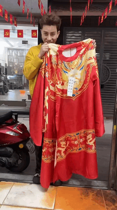 7 kiếp xui xẻo của 1 nam nh&acirc;n: Bỏ tiền mua &aacute;o d&agrave;i Tết m&agrave; tưởng mớ giẻ lau, tức đến nỗi phải... bật cười- Ảnh 2.