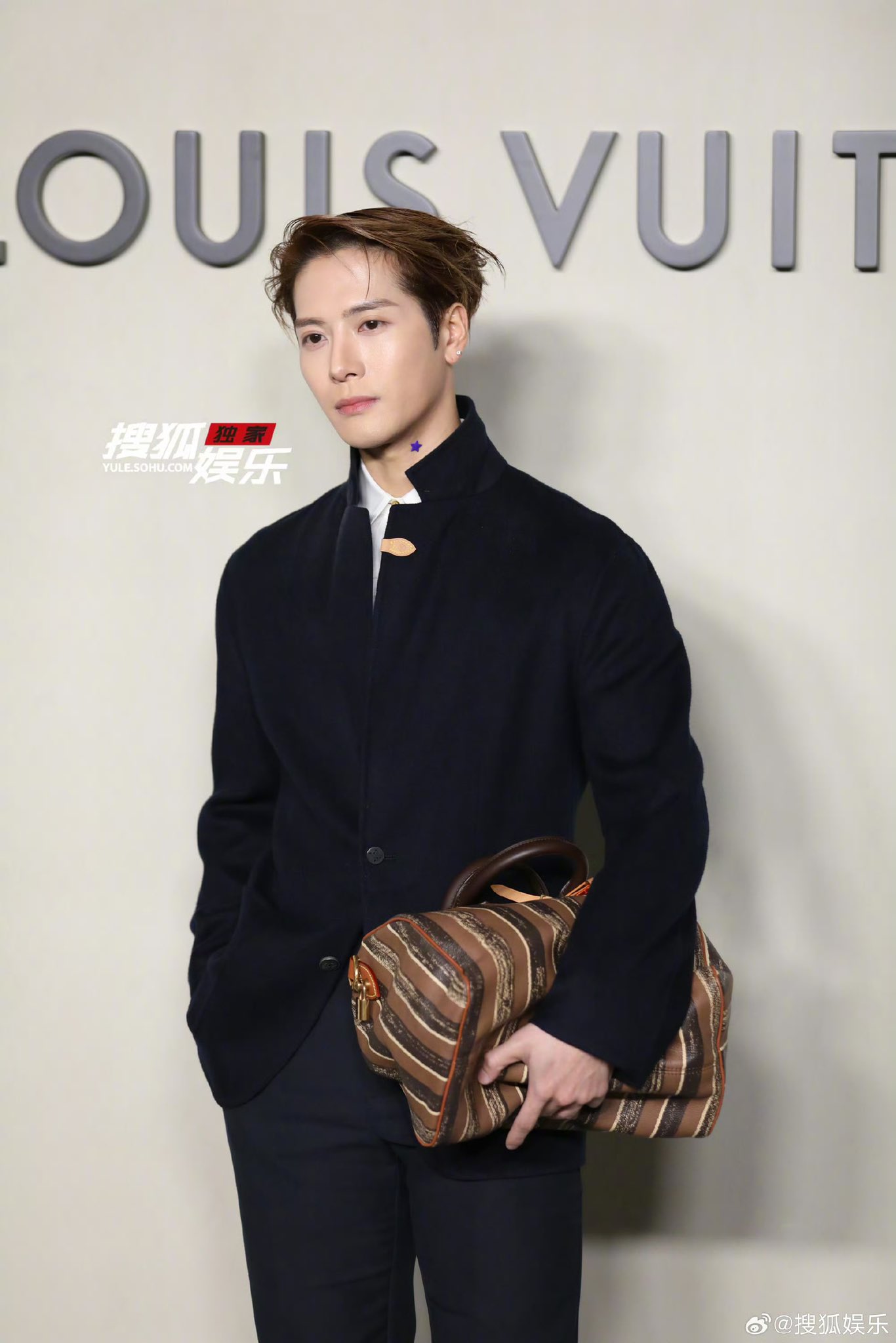 Sự hết thời của một sao hạng A: Ra nhạc ch&igrave;m nghỉm, concert bị điều tra- Ảnh 3.