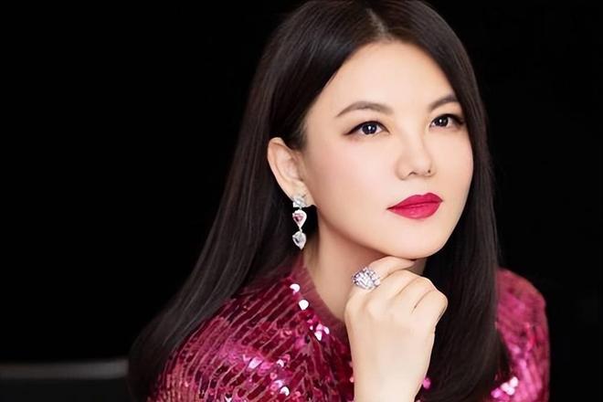 Nữ MC gi&agrave;u nhất bị điều tra v&igrave; nghi vấn rửa tiền, chỉ khổ &aacute;i nữ 17 tuổi- Ảnh 1.