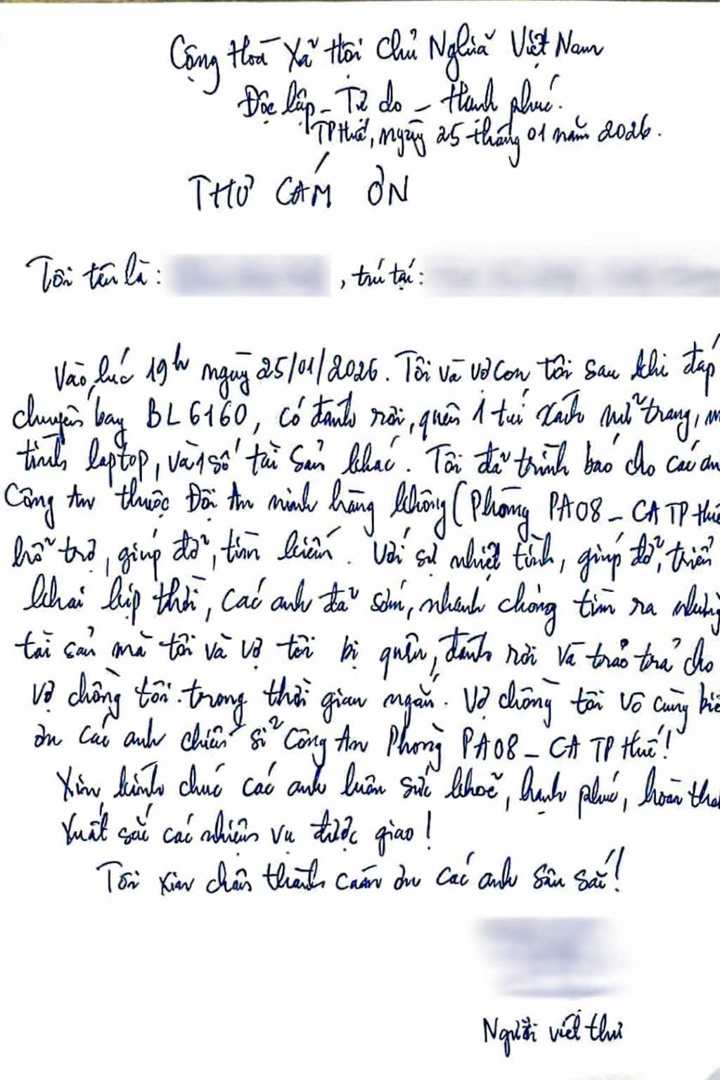 Bỏ qu&ecirc;n t&uacute;i x&aacute;ch trị gi&aacute; 450 triệu đồng ở s&acirc;n bay, h&agrave;nh kh&aacute;ch nhận c&aacute;i kết đẹp- Ảnh 2.