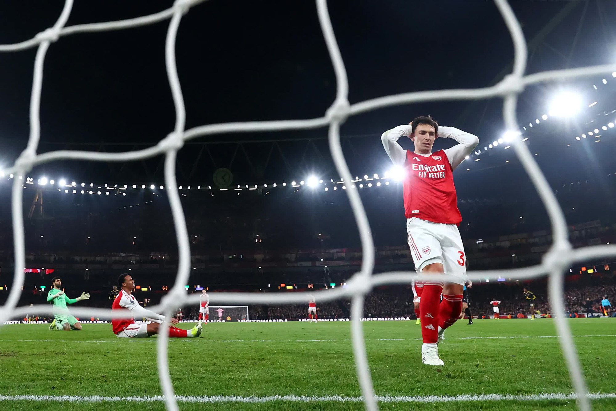 "Tội đồ" của Arsenal trong trận thua đau MU, fan "nổi trận l&ocirc;i đ&igrave;nh" hết chịu nổi rồi- Ảnh 2.