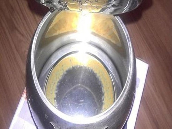 10 năm d&ugrave;ng ấm si&ecirc;u tốc chưa bao giờ thấy cảnh tượng n&agrave;y, ph&uacute;c 7 đời ph&aacute;t hiện ra sớm- Ảnh 1.