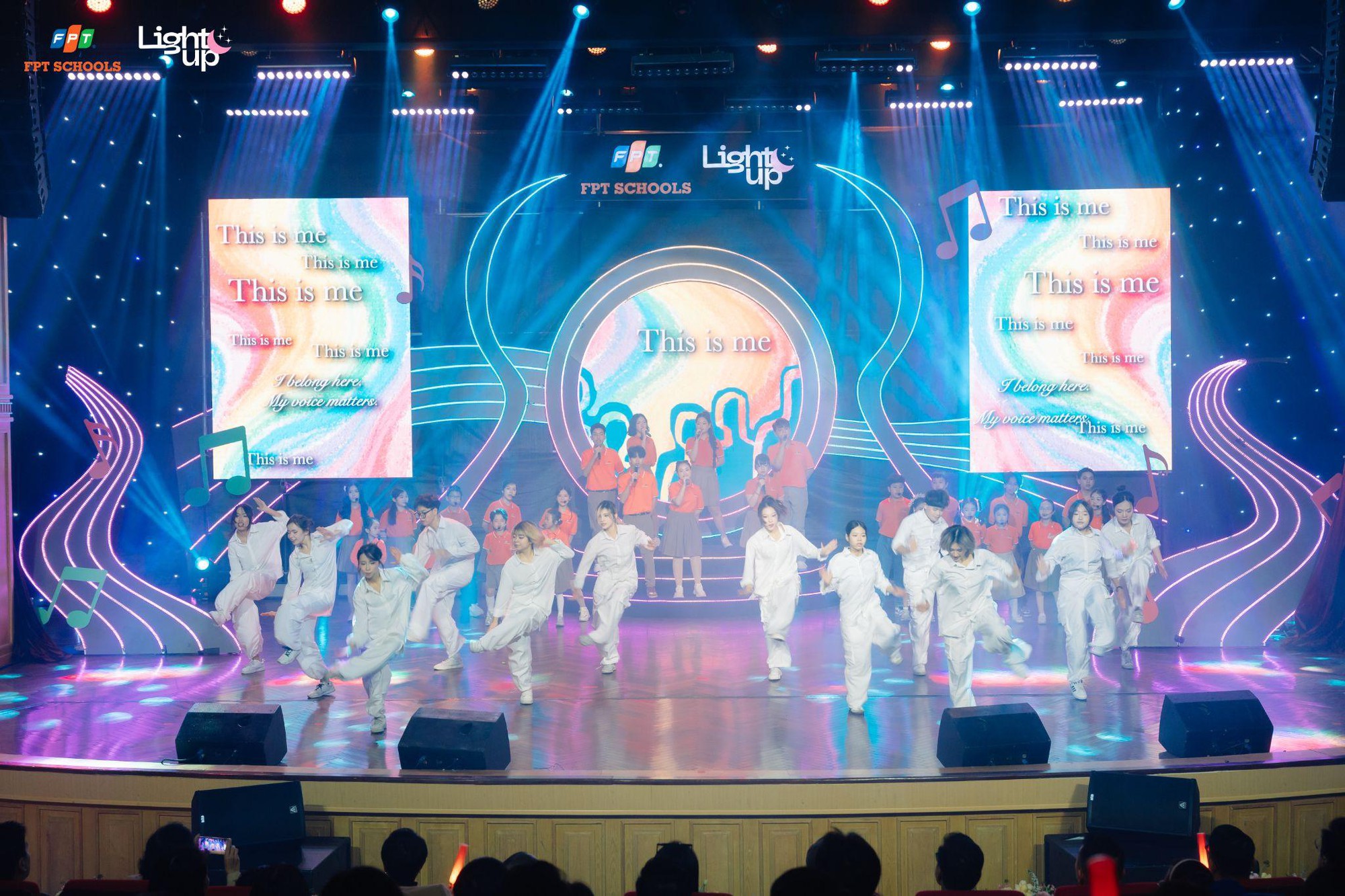 Chung kết toàn quốc Light Up 2025 thành đại nhạc hội tiếng Anh đỉnh cao, ca sĩ Orange cùng dàn Giám khảo phải "wow" liên tục!- Ảnh 1. Chung kết toàn quốc Light Up 2025 thành đại nhạc hội tiếng Anh đỉnh cao, ca sĩ Orange cùng dàn Giám khảo phải "wow" liên tục!- Ảnh 1.