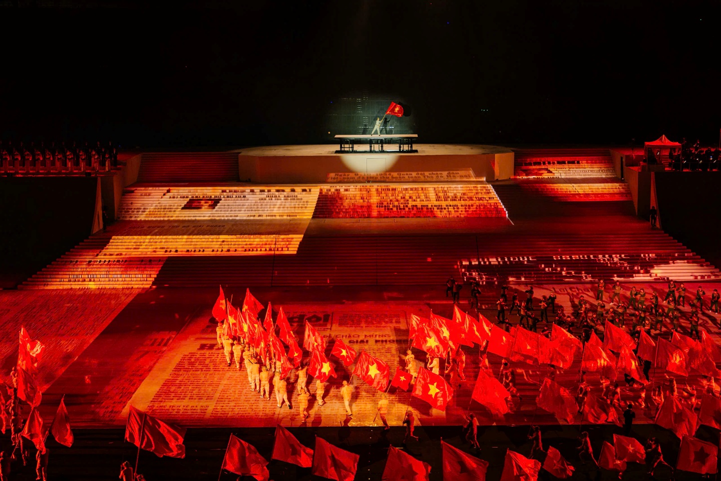 &ldquo;Dưới l&aacute; cờ vẻ vang của Đảng&rdquo; g&oacute;p phần viết tiếp trang sử h&agrave;o h&ugrave;ng của d&acirc;n tộc- Ảnh 3.