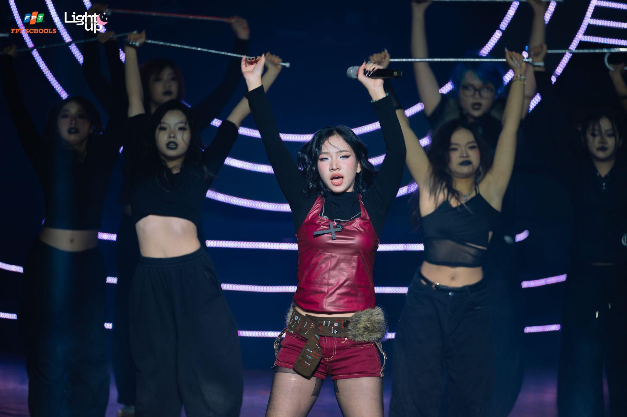 Chung kết toàn quốc Light Up 2025 thành đại nhạc hội tiếng Anh đỉnh cao, ca sĩ Orange cùng dàn Giám khảo phải "wow" liên tục!- Ảnh 5. Chung kết toàn quốc Light Up 2025 thành đại nhạc hội tiếng Anh đỉnh cao, ca sĩ Orange cùng dàn Giám khảo phải "wow" liên tục!- Ảnh 5.