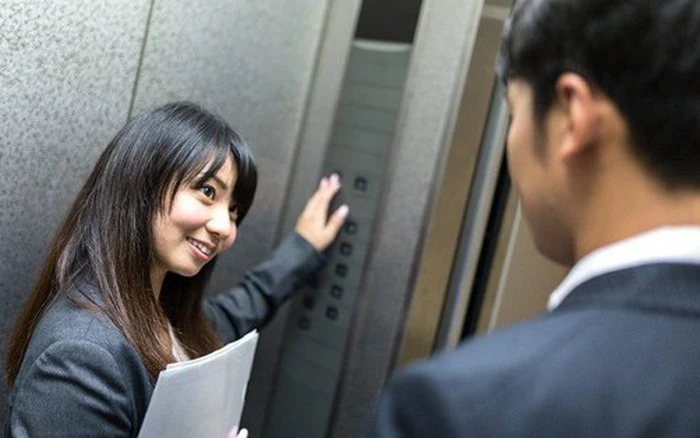 Đang đi vệ sinh, sếp nam bỗng hỏi: "Em đi đ&acirc;u đấy", nữ nh&acirc;n vi&ecirc;n đ&aacute;p 1 c&acirc;u chuẩn EQ cao khiến leader t&aacute;i mặt- Ảnh 1.