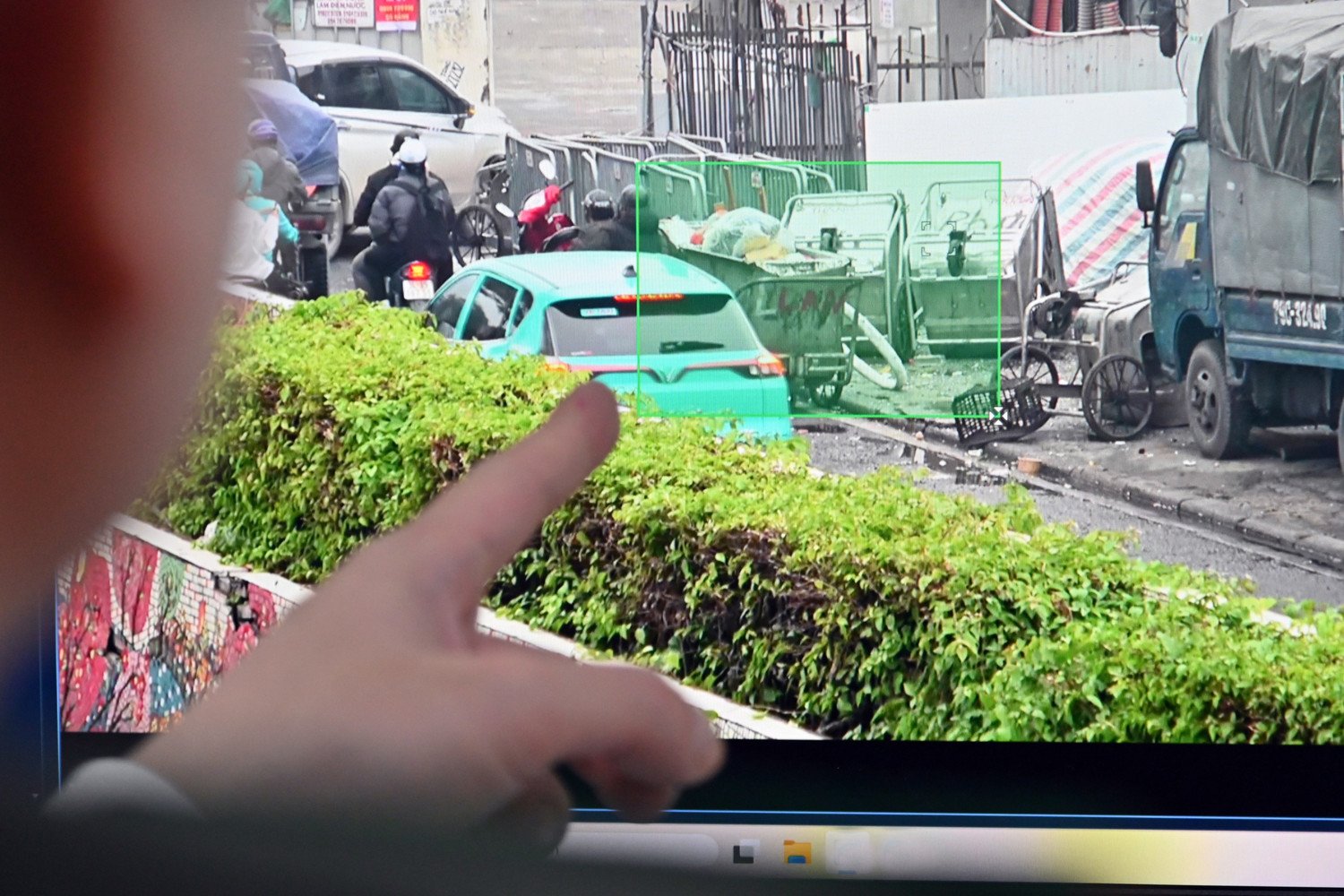 CẬN CẢNH quy trình phạt nguội vi phạm trật tự đô thị của Công an Hà Nội, "mắt thần" soi từng mét vuông- Ảnh 11. CẬN CẢNH quy trình phạt nguội vi phạm trật tự đô thị của Công an Hà Nội, "mắt thần" soi từng mét vuông- Ảnh 11.