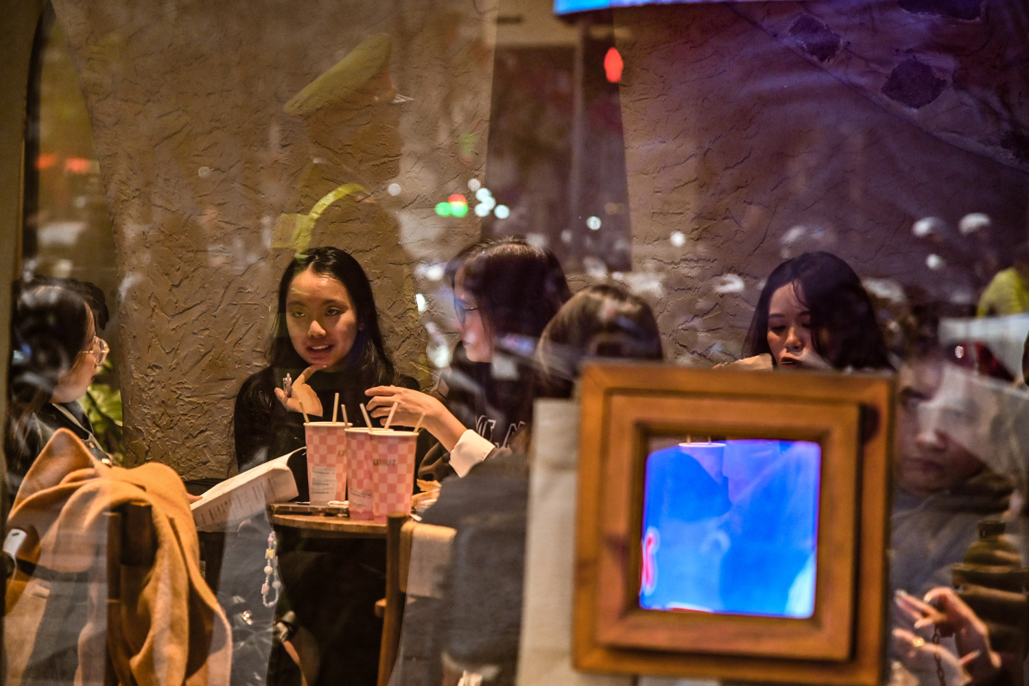 CẬN CẢNH quy trình phạt nguội vi phạm trật tự đô thị của Công an Hà Nội, "mắt thần" soi từng mét vuông- Ảnh 12. CẬN CẢNH quy trình phạt nguội vi phạm trật tự đô thị của Công an Hà Nội, "mắt thần" soi từng mét vuông- Ảnh 12.