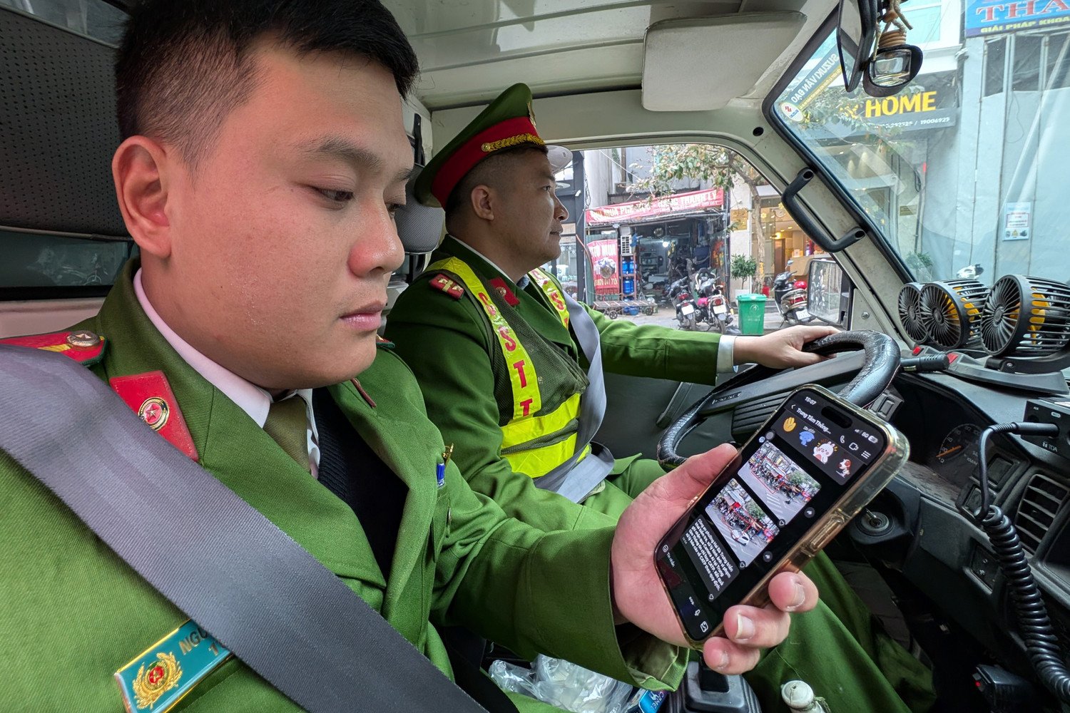 CẬN CẢNH quy trình phạt nguội vi phạm trật tự đô thị của Công an Hà Nội, "mắt thần" soi từng mét vuông- Ảnh 8. CẬN CẢNH quy trình phạt nguội vi phạm trật tự đô thị của Công an Hà Nội, "mắt thần" soi từng mét vuông- Ảnh 8.