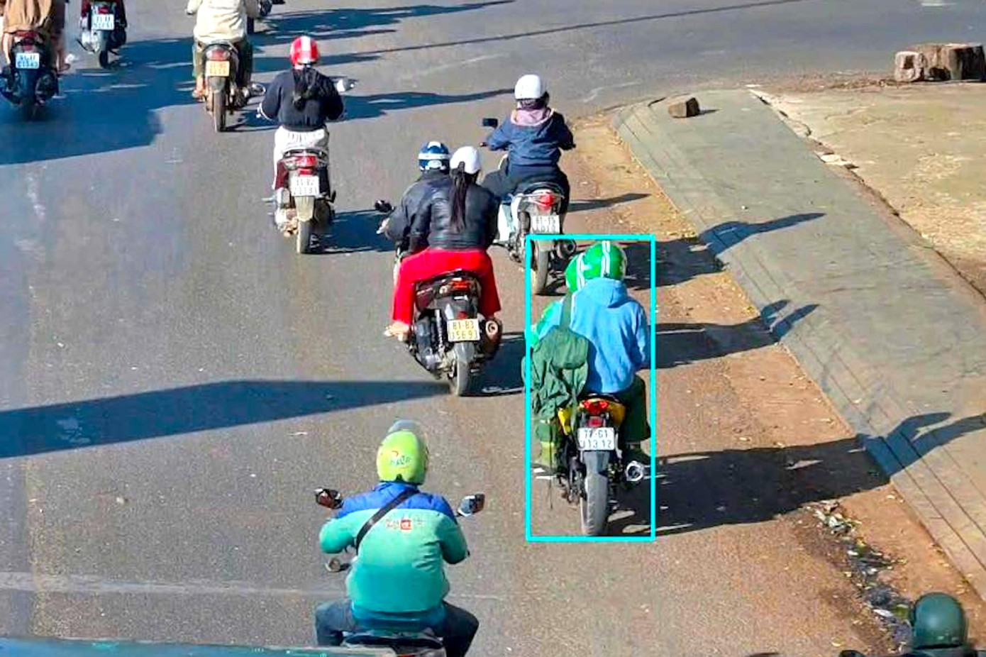 Cảnh s&aacute;t phong toả căn nh&agrave;, truy t&igrave;m nghi phạm vụ cướp ng&acirc;n h&agrave;ng ở Gia Lai- Ảnh 12.