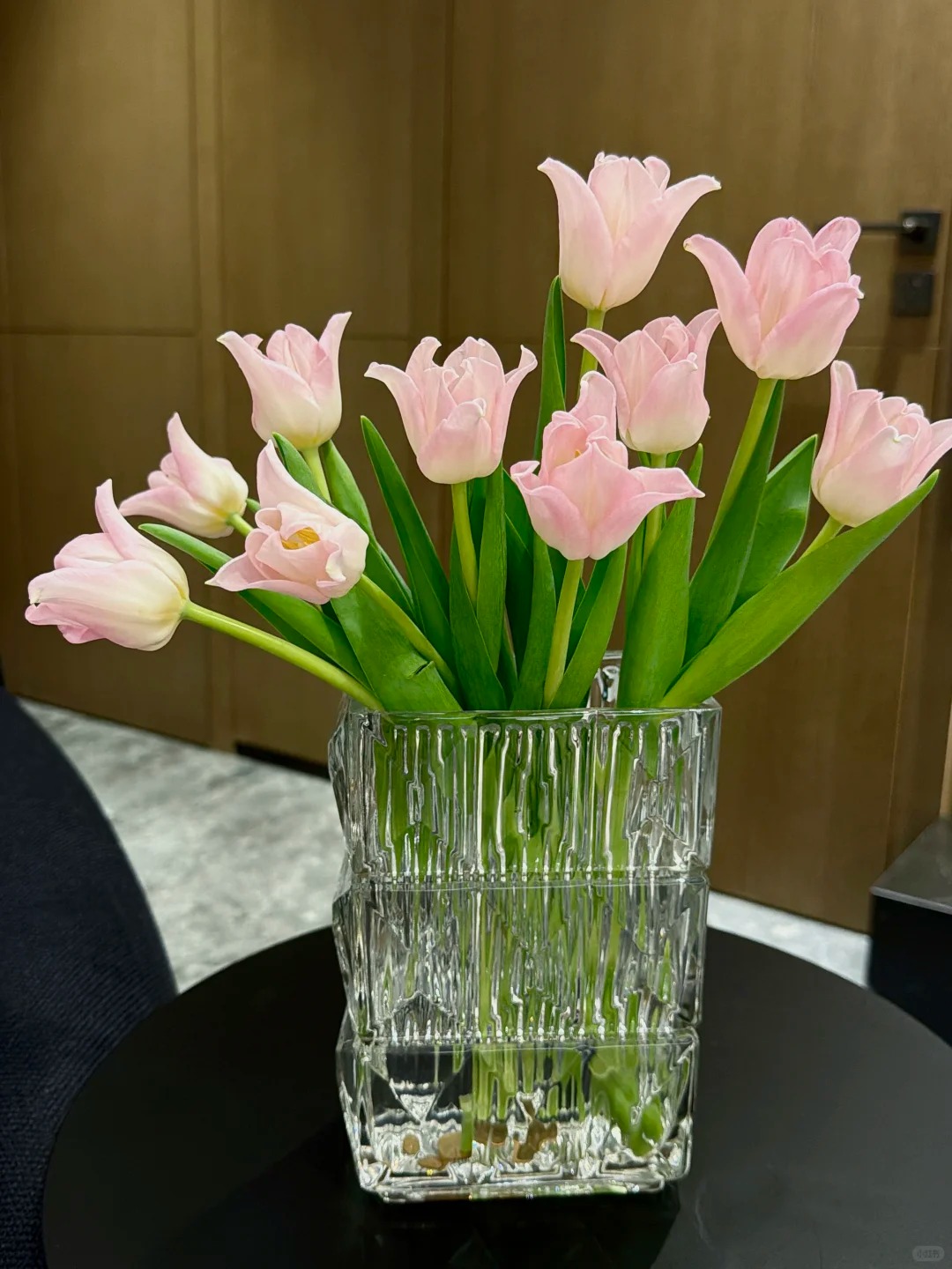 Đừng chỉ cắm lay ơn hay thược dược, Tết n&agrave;y thử ngay lo&agrave;i hoa "đổi m&agrave;u" diệu kỳ: Ban đầu trắng muốt, c&agrave;ng ngắm c&agrave;ng ra tiền!- Ảnh 8.