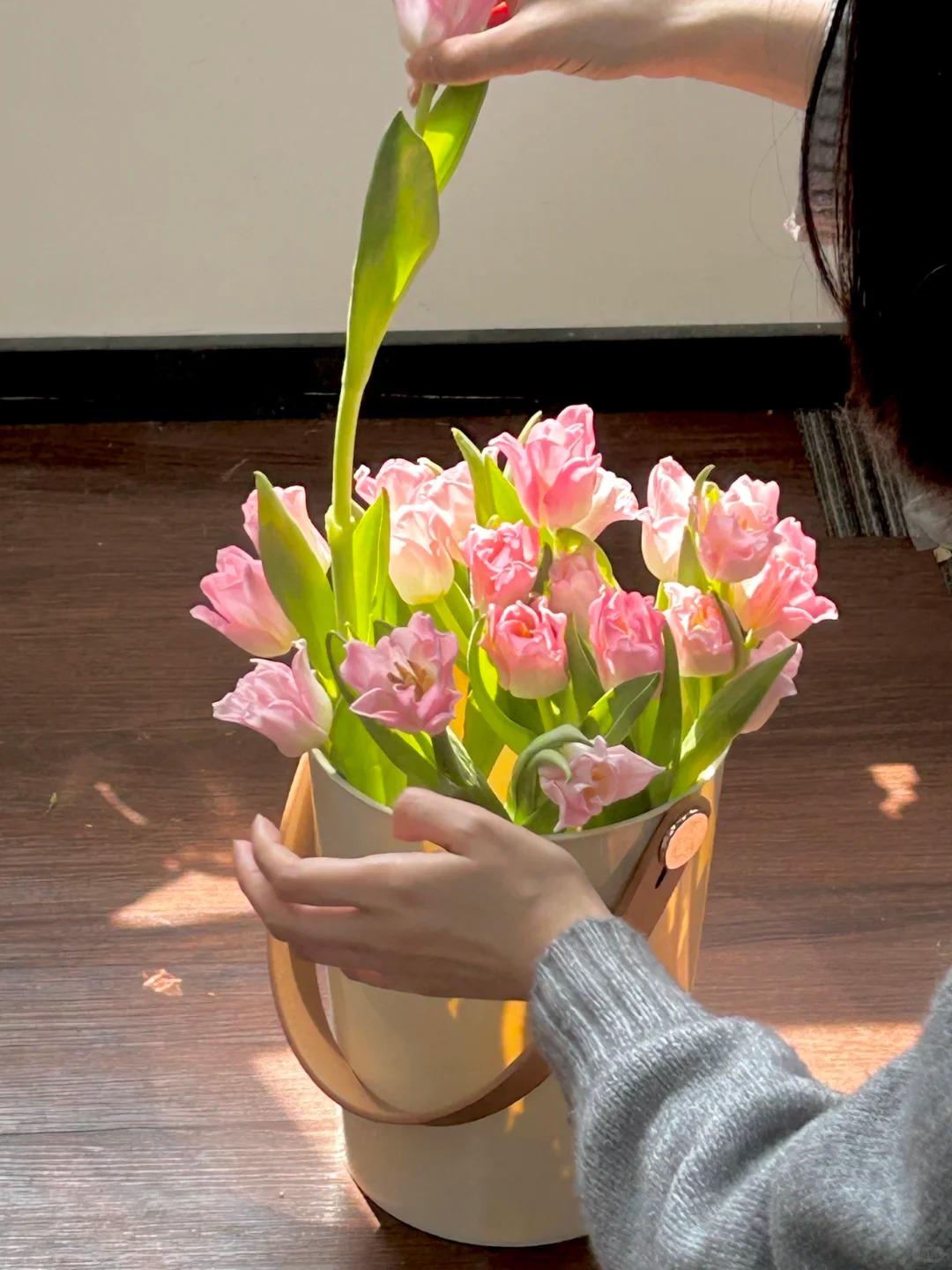 Đừng chỉ cắm lay ơn hay thược dược, Tết n&agrave;y thử ngay lo&agrave;i hoa "đổi m&agrave;u" diệu kỳ: Ban đầu trắng muốt, c&agrave;ng ngắm c&agrave;ng ra tiền!- Ảnh 5.