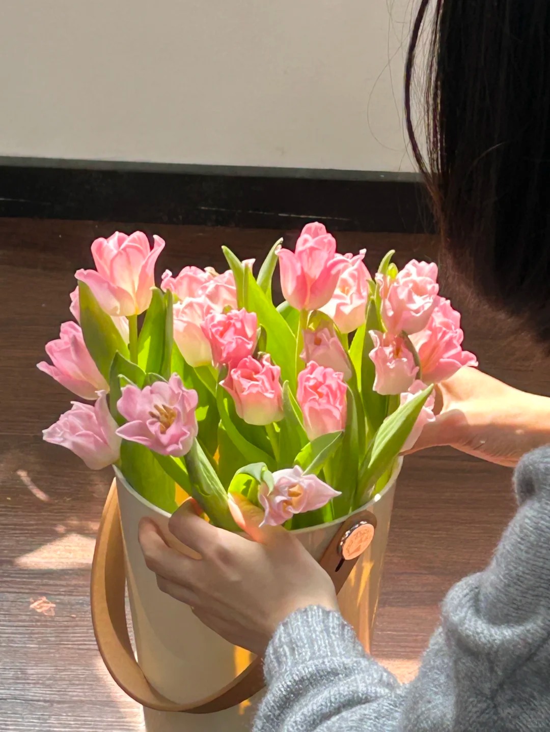 Đừng chỉ cắm lay ơn hay thược dược, Tết n&agrave;y thử ngay lo&agrave;i hoa "đổi m&agrave;u" diệu kỳ: Ban đầu trắng muốt, c&agrave;ng ngắm c&agrave;ng ra tiền!- Ảnh 6.