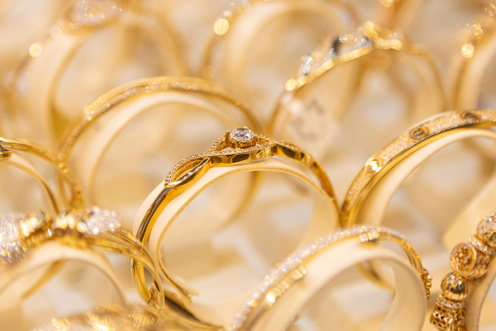 Gi&aacute; v&agrave;ng h&ocirc;m nay 26/1: Tiếp tục trụ vững tr&ecirc;n mức cao- Ảnh 1.