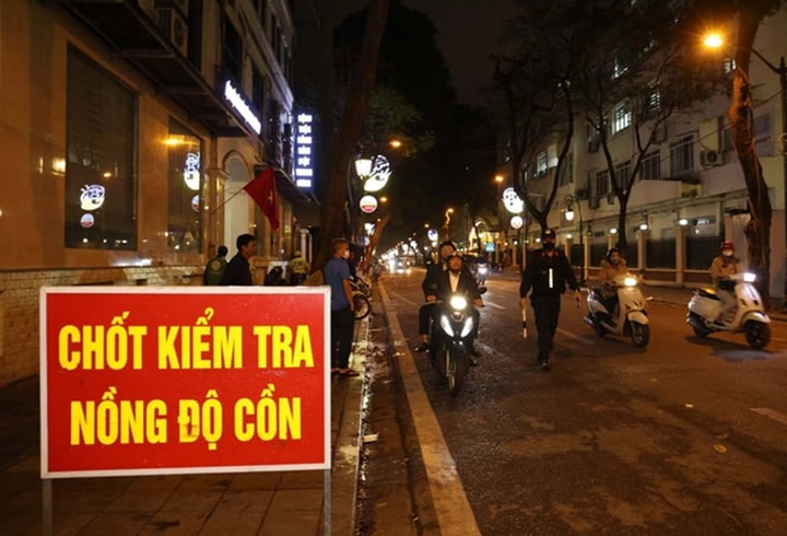 Năm 2026, người đi xe m&aacute;y vi phạm nồng độ cồn "kịch khung" bị xử phạt thế n&agrave;o?- Ảnh 1.