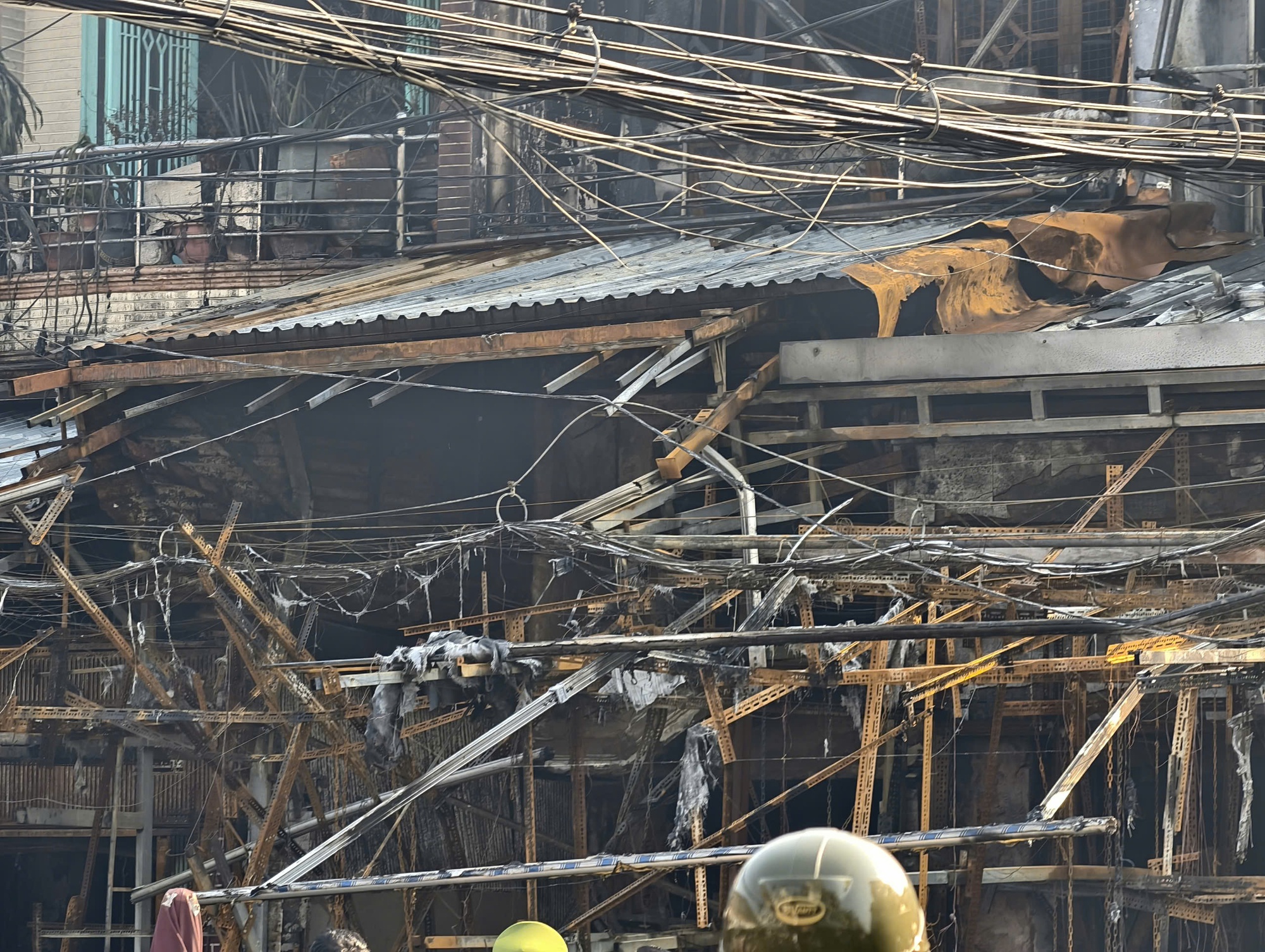 Cháy nhiều căn nhà ở phường Bình Đông - TPHCM lúc rạng sáng- Ảnh 3. Cháy nhiều căn nhà ở phường Bình Đông - TPHCM lúc rạng sáng- Ảnh 3.