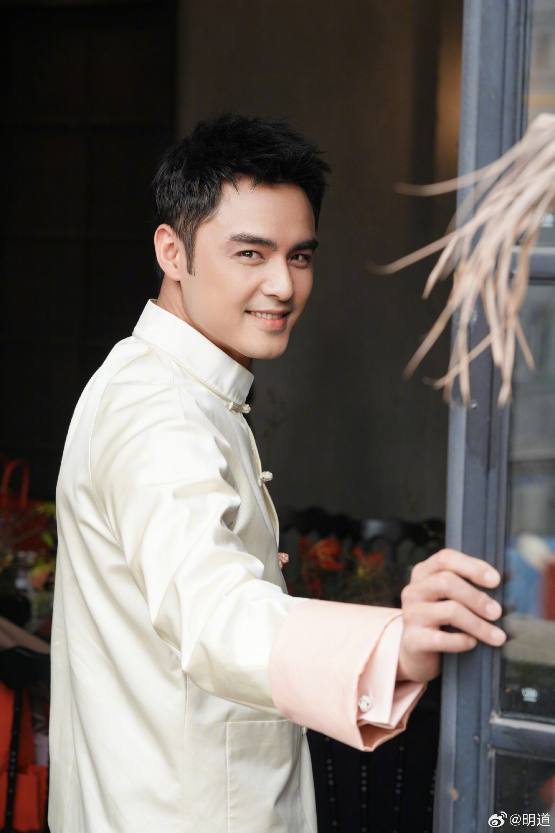 "Ho&agrave;ng tử ch&acirc;u &Aacute;" Minh Đạo bị kh&aacute;n giả đ&ograve;i đuổi khỏi showbiz sau khi lộ video ăn thịt dơi "nhạy cảm"- Ảnh 4.