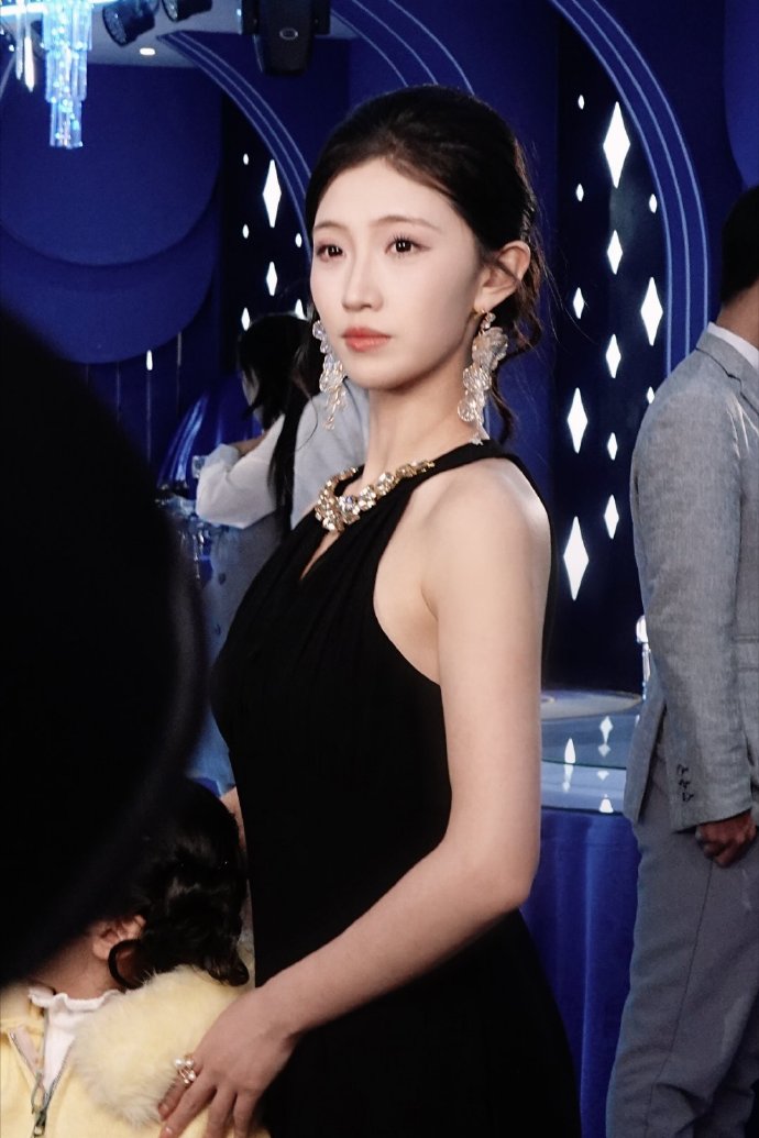 Nữ diễn vi&ecirc;n duy nhất 1 năm quay 48 phim: L&agrave;m việc 16 tiếng mỗi ng&agrave;y, 5 năm kh&ocirc;ng về thăm nh&agrave;- Ảnh 2.