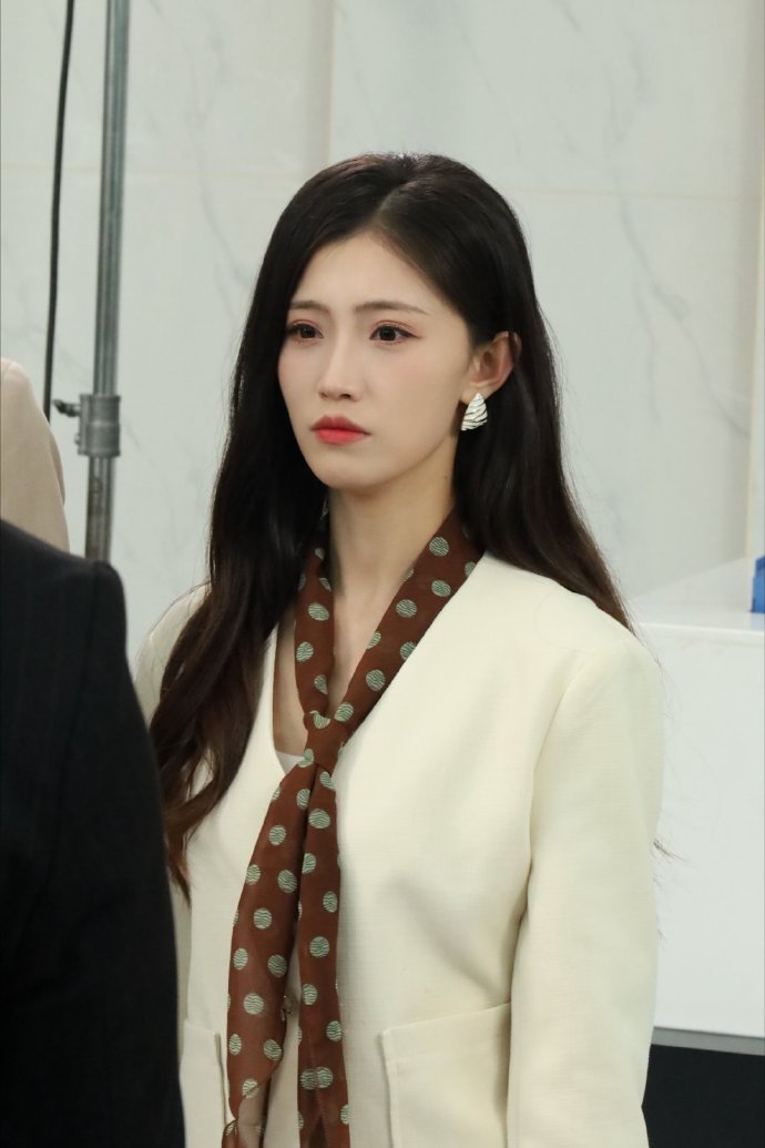 Nữ diễn vi&ecirc;n duy nhất 1 năm quay 48 phim: L&agrave;m việc 16 tiếng mỗi ng&agrave;y, 5 năm kh&ocirc;ng về thăm nh&agrave;- Ảnh 1.