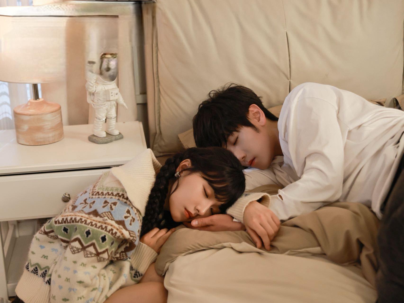 Phim Trung Quốc quay 35 ngày, vừa chiếu vừa chỉnh vẫn nổi như cồn: Cặp chính đẹp đôi hết biết, chemistry tới nóc luôn- Ảnh 2. Phim Trung Quốc quay 35 ngày, vừa chiếu vừa chỉnh vẫn nổi như cồn: Cặp chính đẹp đôi hết biết, chemistry tới nóc luôn- Ảnh 2.