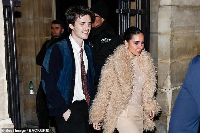 Nhà Beckham kéo quân đi Nhà Beckham kéo quân đi