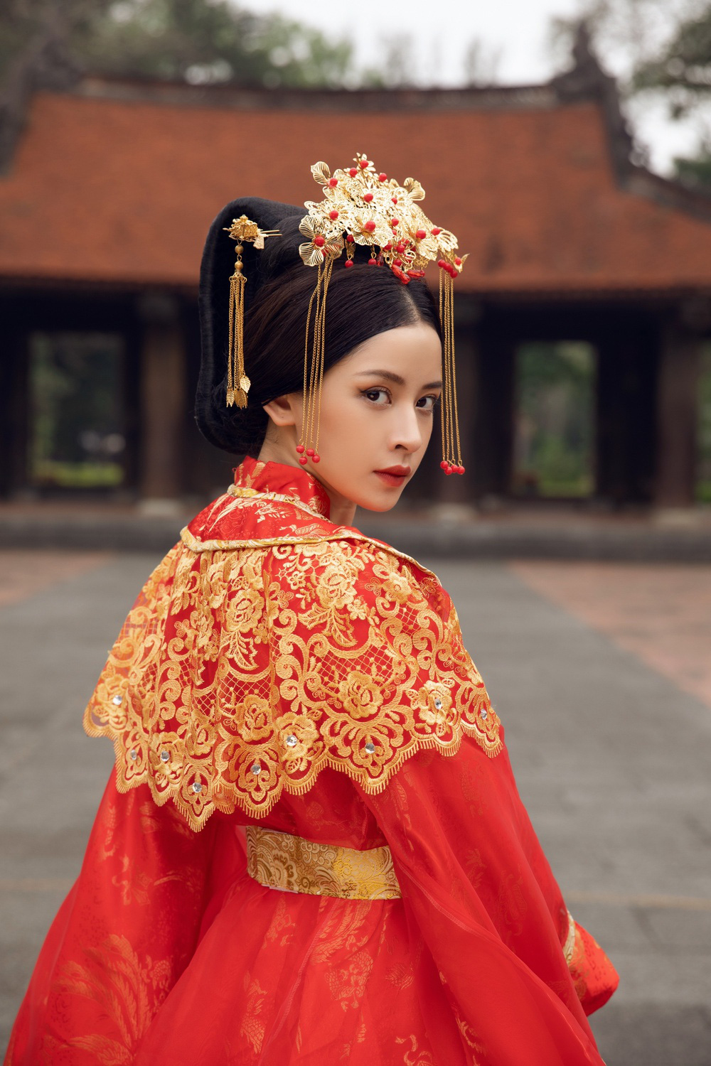 Mỹ nh&acirc;n đẹp nhất Việt Nam: Gia đ&igrave;nh c&oacute; 3 người mang qu&acirc;n h&agrave;m Đại t&aacute;, đi thi quốc tế l&agrave;m rạng danh nước nh&agrave;- Ảnh 2.