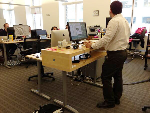 Chuy&ecirc;n gia Mỹ đ&aacute;nh gi&aacute;: Kh&ocirc;ng phải chạy hay bơi, đ&acirc;y l&agrave; kiểu tập luyện cực hiệu quả cho người ngồi nhiều, chỉ 10 ph&uacute;t cũng đốt mỡ giảm c&acirc;n- Ảnh 2.