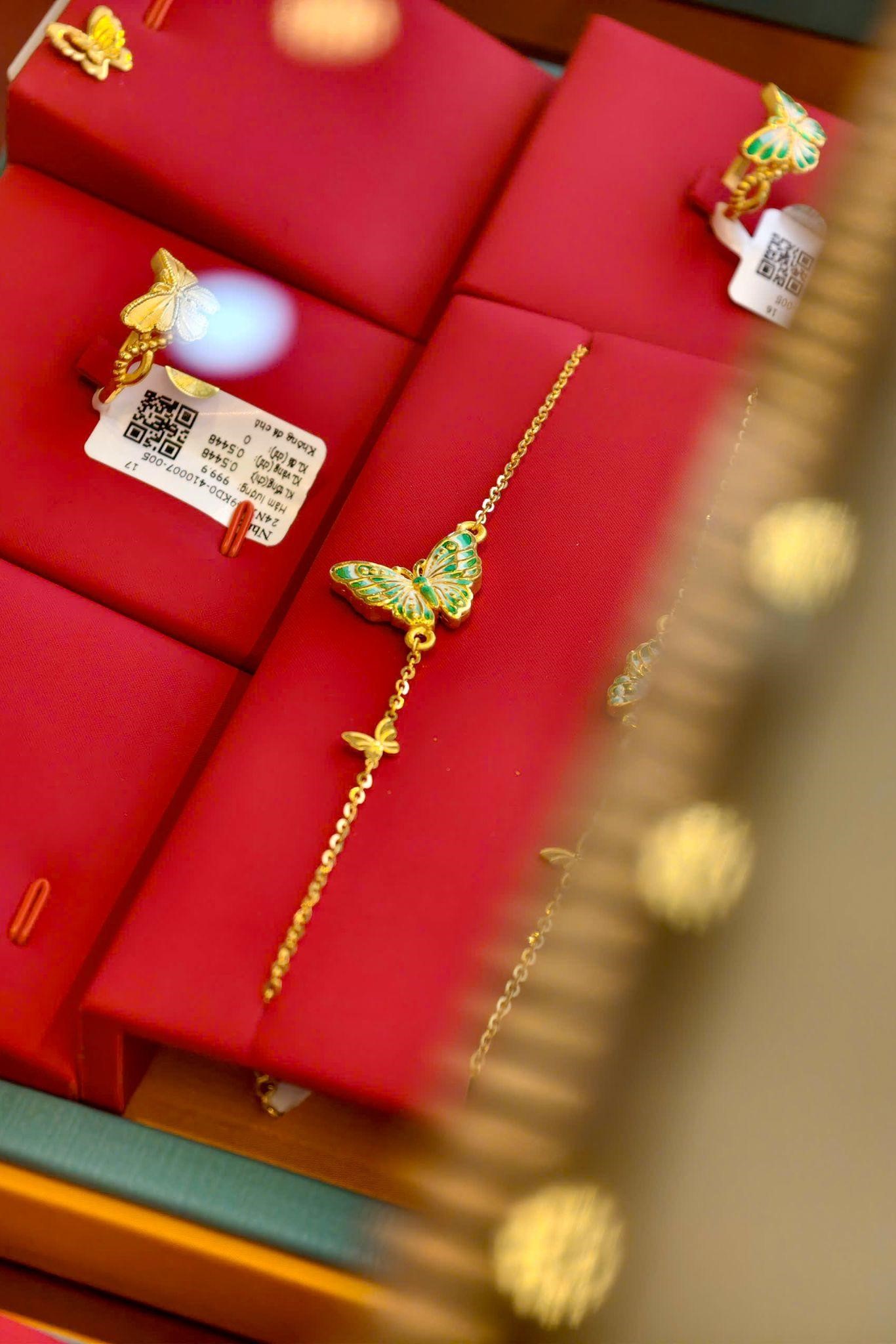 Ở S&agrave;i G&ograve;n, người ta đeo v&agrave;ng kiểu n&agrave;y!- Ảnh 4.