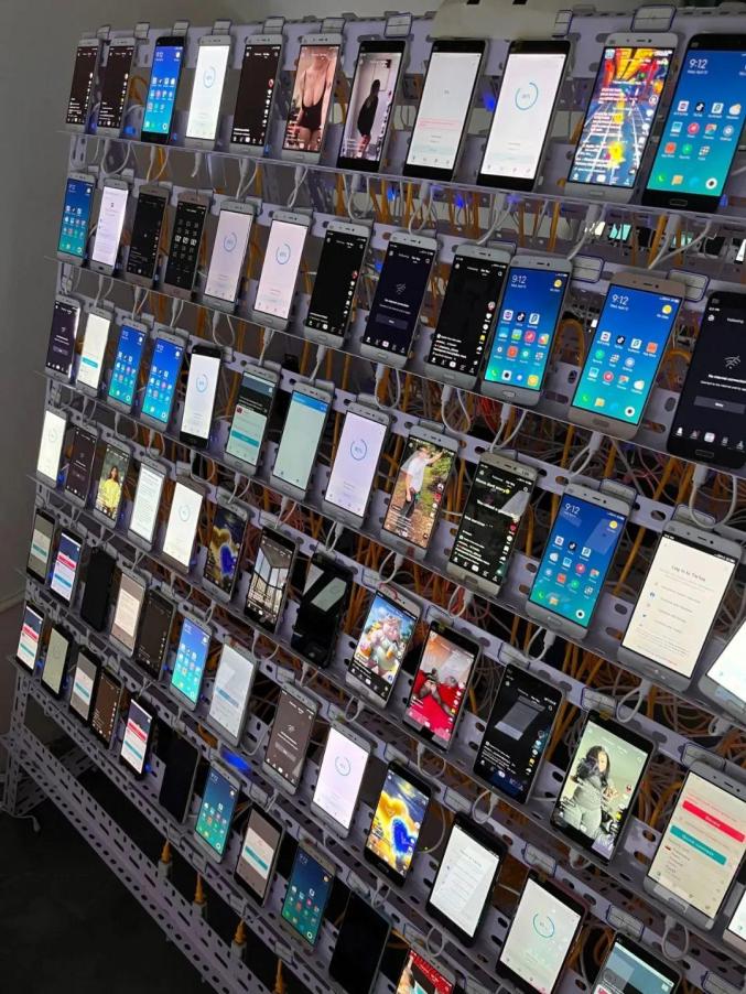 Phát hiện 4.600 chiếc điện thoại hoạt động 24/24, cảnh sát dùng các biện pháp nghiệp vụ vào cuộc: 10 người bị truy tố, vạch trần bí mật động trời sau số tiền hơn 11 tỷ đồng- Ảnh 2. Phát hiện 4.600 chiếc điện thoại hoạt động 24/24, cảnh sát dùng các biện pháp nghiệp vụ vào cuộc: 10 người bị truy tố, vạch trần bí mật động trời sau số tiền hơn 11 tỷ đồng- Ảnh 2.