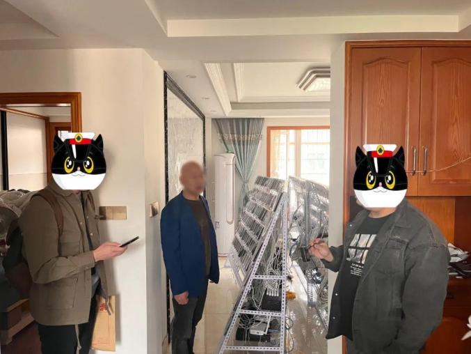 Phát hiện 4.600 chiếc điện thoại hoạt động 24/24, cảnh sát dùng các biện pháp nghiệp vụ vào cuộc: 10 người bị truy tố, vạch trần bí mật động trời sau số tiền hơn 11 tỷ đồng- Ảnh 3. Phát hiện 4.600 chiếc điện thoại hoạt động 24/24, cảnh sát dùng các biện pháp nghiệp vụ vào cuộc: 10 người bị truy tố, vạch trần bí mật động trời sau số tiền hơn 11 tỷ đồng- Ảnh 3.