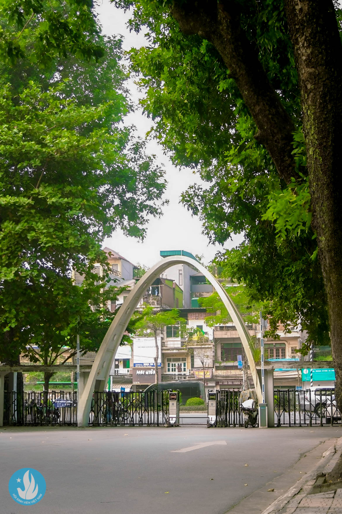 Ở Việt Nam, c&oacute; một đại học "đi bộ 5 năm chưa hết ng&oacute;c ng&aacute;ch của trường", sinh vi&ecirc;n được cộng điểm nếu... đi xe bus- Ảnh 2.