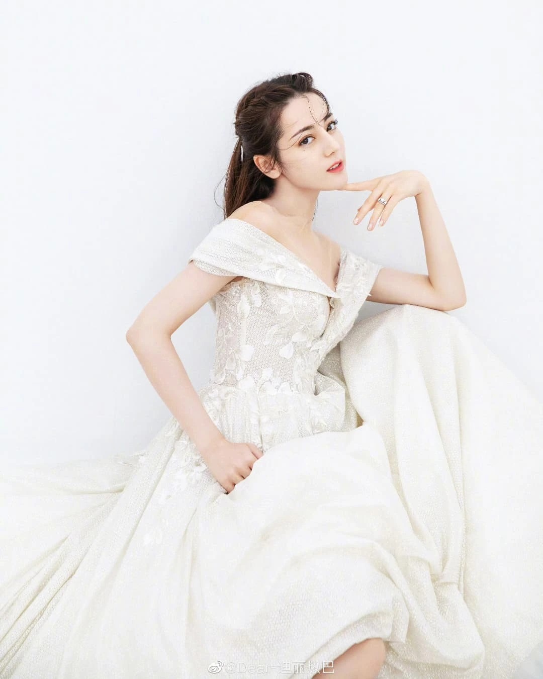 Kh&ocirc;ng c&ocirc; d&acirc;u n&agrave;o đẹp bằng Địch Lệ Nhiệt Ba!- Ảnh 5.