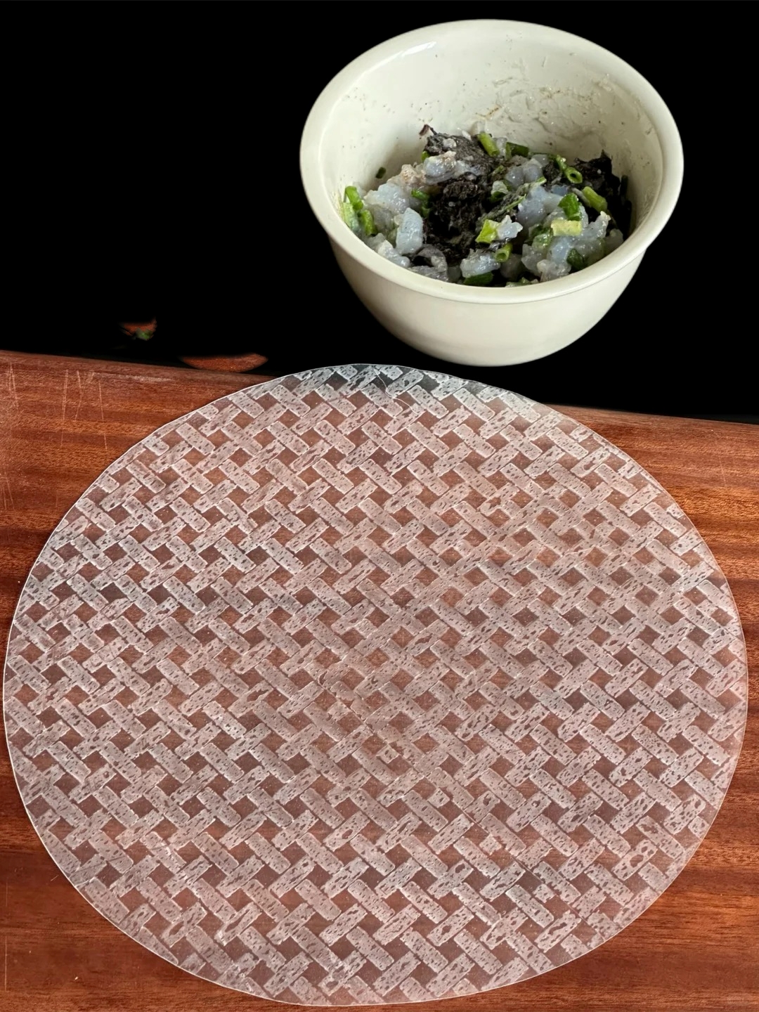 Đừng chỉ d&ugrave;ng cuốn nem, mang b&aacute;nh tr&aacute;ng Việt l&agrave;m theo c&aacute;ch n&agrave;y đảm bảo cả nh&agrave; tranh nhau gắp v&igrave; qu&aacute; ngon- Ảnh 3.