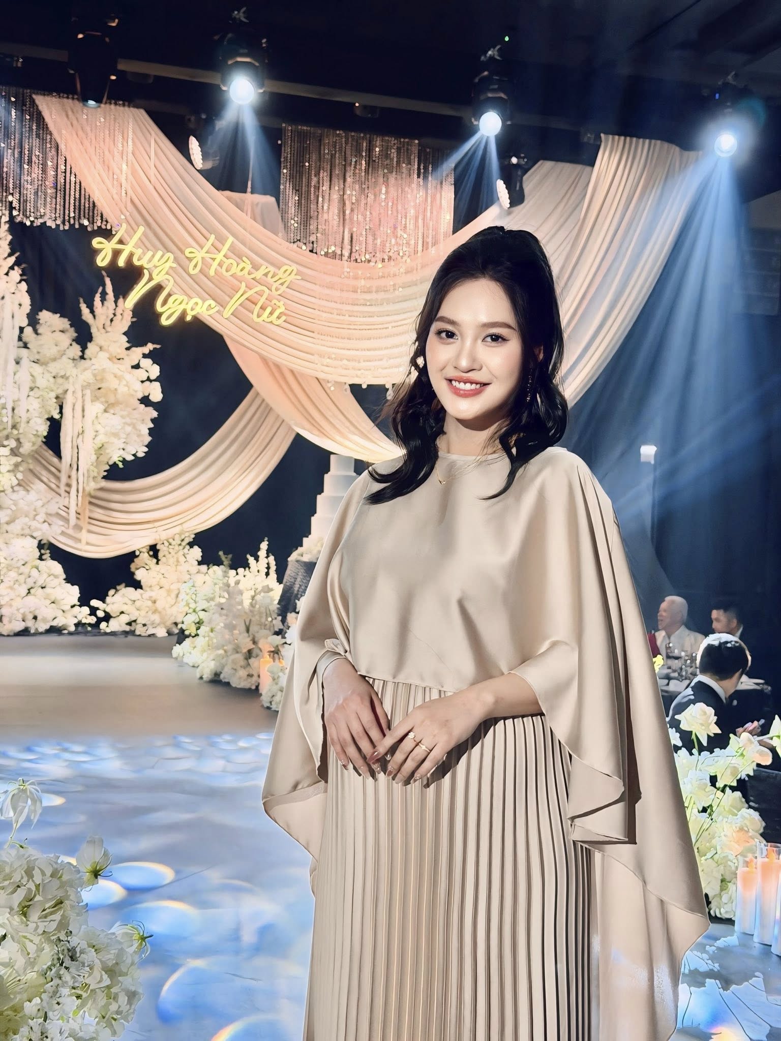 Hoa hậu Việt và chồng Phó giám đốc hơn 8 tuổi chào đón con đầu lòng- Ảnh 2. Hoa hậu Việt và chồng Phó giám đốc hơn 8 tuổi chào đón con đầu lòng- Ảnh 2.