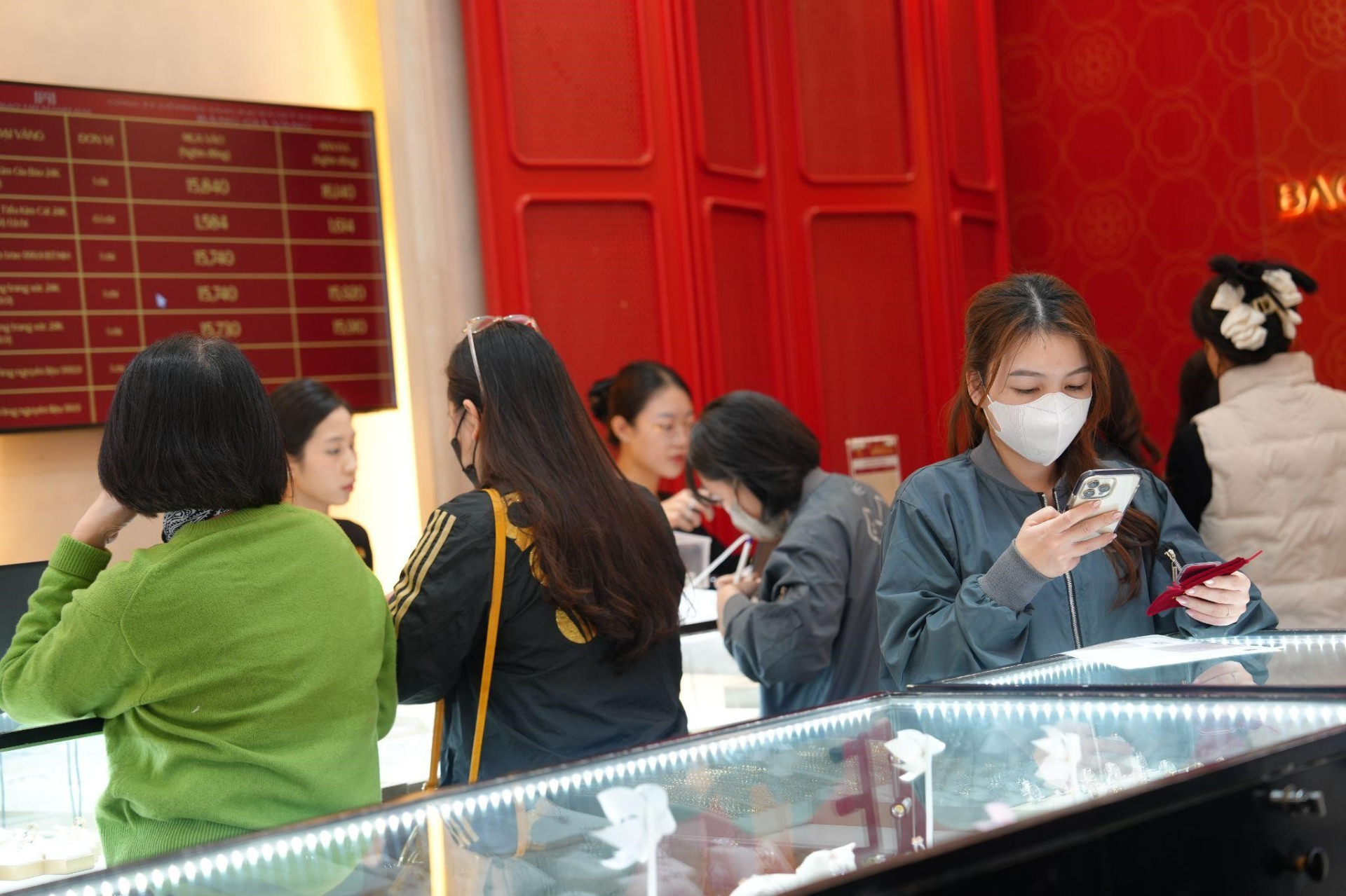 Ở S&agrave;i G&ograve;n, người ta đeo v&agrave;ng kiểu n&agrave;y!- Ảnh 2.