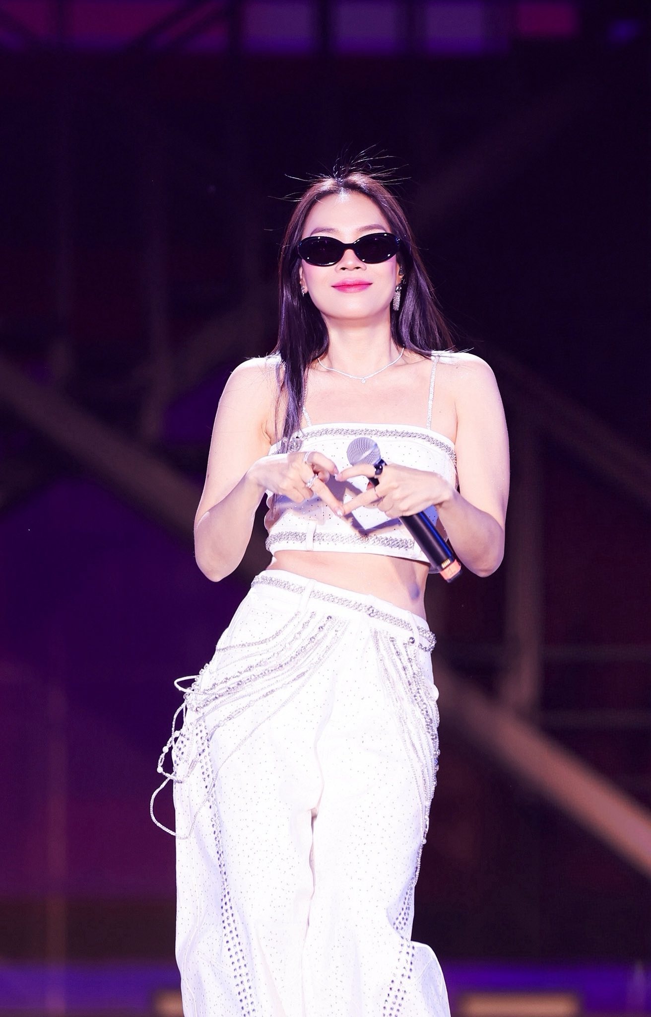 Nữ ca sĩ h&aacute;t 4 b&agrave;i gi&aacute; 1,2 tỷ đồng: Visual m&atilde;i đẹp nhờ &ldquo;uống nước nhớ nguồn&rdquo;, một khoảnh khắc viral cả trang Th&ocirc;ng tin Ch&iacute;nh phủ- Ảnh 3.