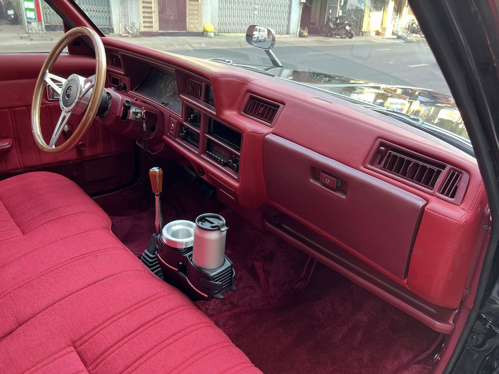 &Ocirc;ng Đặng L&ecirc; Nguy&ecirc;n Vũ đem Toyota Crown Wagon h&agrave;ng hiếm l&ecirc;n phố: Vỏ 40 năm vẫn b&oacute;ng lo&aacute;ng nhưng m&agrave;u nội thất mới đặc biệt g&acirc;y ch&uacute; &yacute;- Ảnh 5.