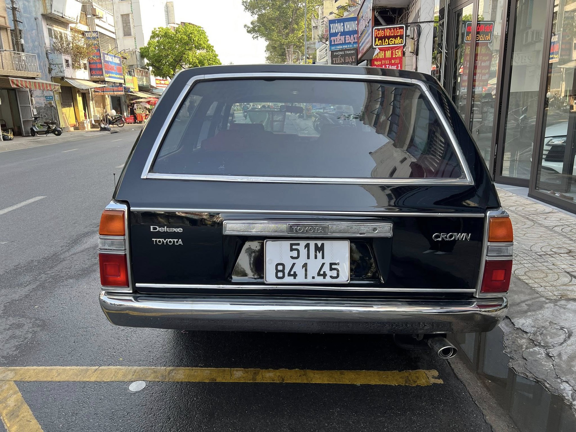 &Ocirc;ng Đặng L&ecirc; Nguy&ecirc;n Vũ đem Toyota Crown Wagon h&agrave;ng hiếm l&ecirc;n phố: Vỏ 40 năm vẫn b&oacute;ng lo&aacute;ng nhưng m&agrave;u nội thất mới đặc biệt g&acirc;y ch&uacute; &yacute;- Ảnh 3.