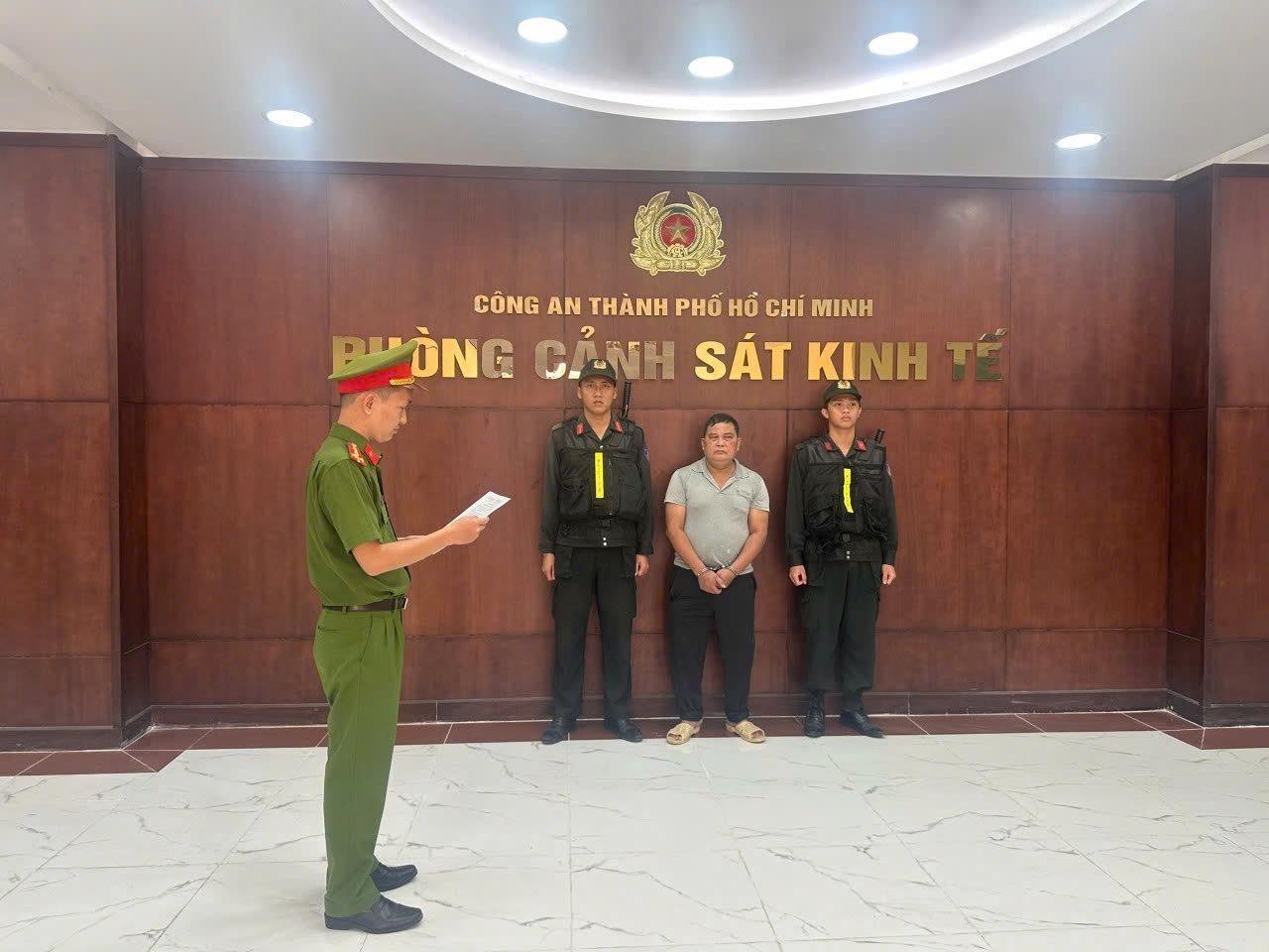 R&ugrave;ng m&igrave;nh cận cảnh &ldquo;l&ograve;&rdquo; ng&acirc;m 3.000 tấn thịt ốc bươu bằng 500 tấn h&oacute;a chất sản xuất xi măng ở TP.HCM- Ảnh 8.