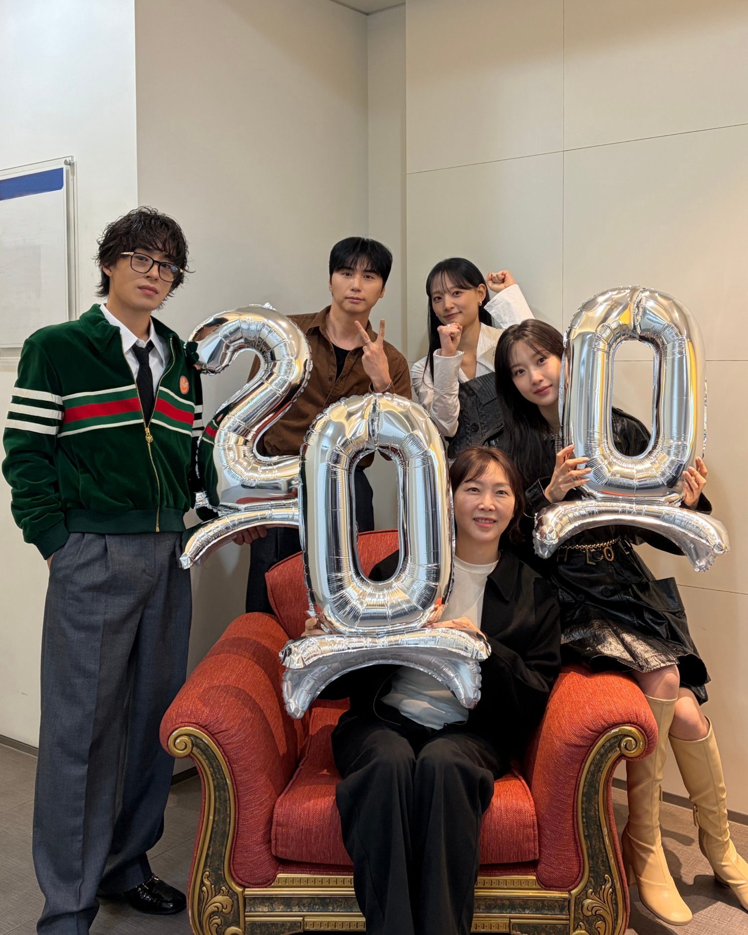 Kh&ocirc;ng thể tin c&oacute; phim H&agrave;n lập kỷ lục 7 năm chưa từng xuất hiện: Nữ ch&iacute;nh đẹp chấn động thị gi&aacute;c, trời sập cũng phải xem- Ảnh 2.