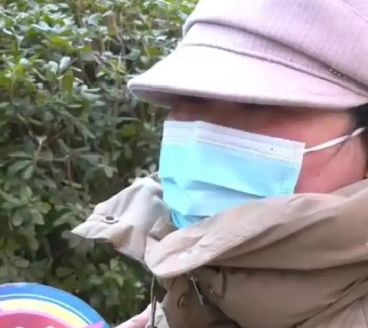 Vợ xấu x&iacute;, rụng t&oacute;c do bệnh, chồng mất mặt đ&ograve;i ly h&ocirc;n, từ chối trả viện ph&iacute;- Ảnh 3.