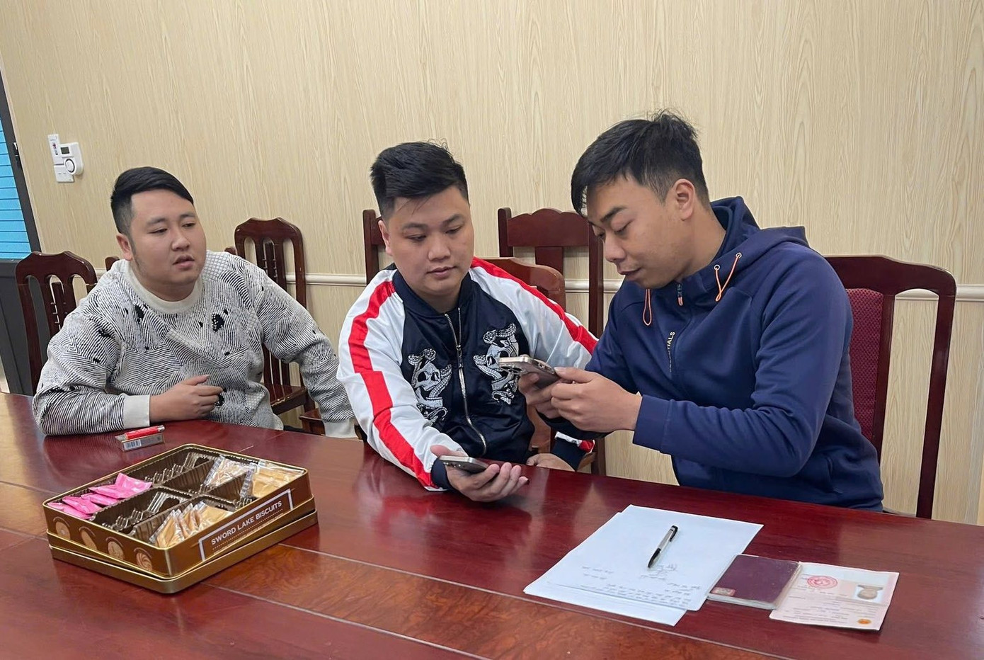 Thầy gi&aacute;o ở Ph&uacute; Thọ bất ngờ nhận được 400 triệu đồng từ t&agrave;i khoản đứng t&ecirc;n người nước ngo&agrave;i- Ảnh 1.