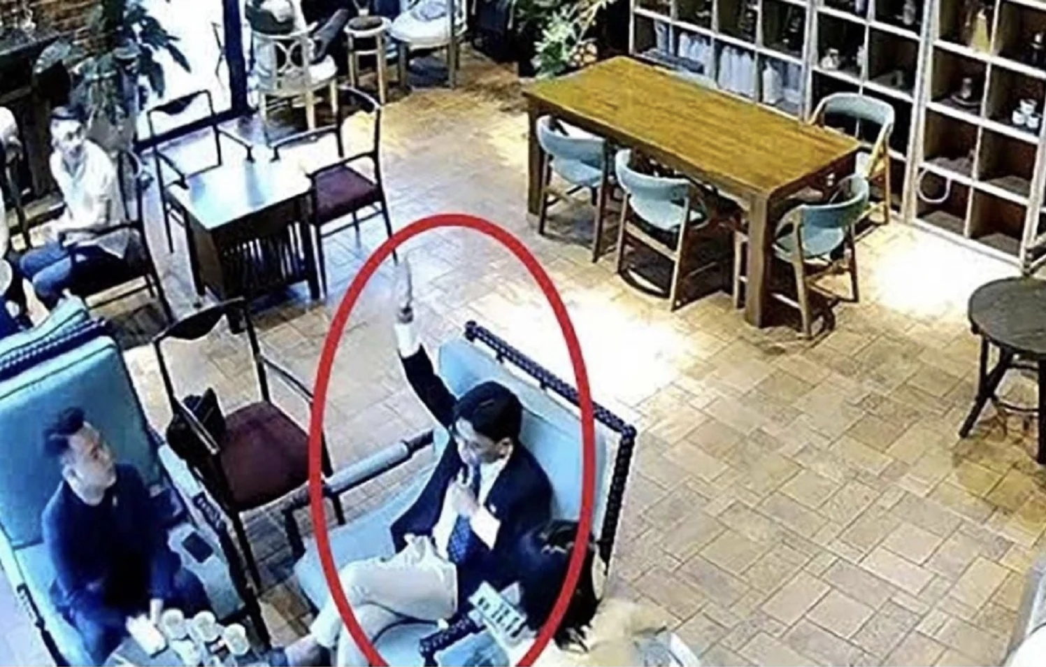 Đưa ra x&eacute;t xử "tổng t&agrave;i" chỉ đạo đ&aacute;nh chủ qu&aacute;n c&agrave; ph&ecirc;- Ảnh 2.