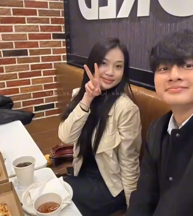 Thủ môn hotboy Cao Văn Bình U23 Việt Nam đã có bạn gái xinh xắn, tình cảm cỡ này, hội fangirl Thủ môn hotboy Cao Văn Bình U23 Việt Nam đã có bạn gái xinh xắn, tình cảm cỡ này, hội fangirl