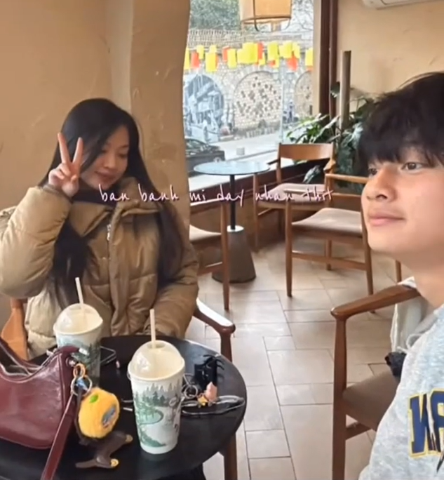 Thủ môn hotboy Cao Văn Bình U23 Việt Nam đã có bạn gái xinh xắn, tình cảm cỡ này, hội fangirl Thủ môn hotboy Cao Văn Bình U23 Việt Nam đã có bạn gái xinh xắn, tình cảm cỡ này, hội fangirl