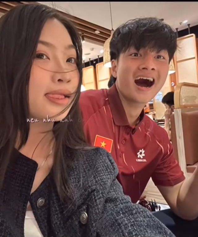 Thủ môn hotboy Cao Văn Bình U23 Việt Nam đã có bạn gái xinh xắn, tình cảm cỡ này, hội fangirl Thủ môn hotboy Cao Văn Bình U23 Việt Nam đã có bạn gái xinh xắn, tình cảm cỡ này, hội fangirl