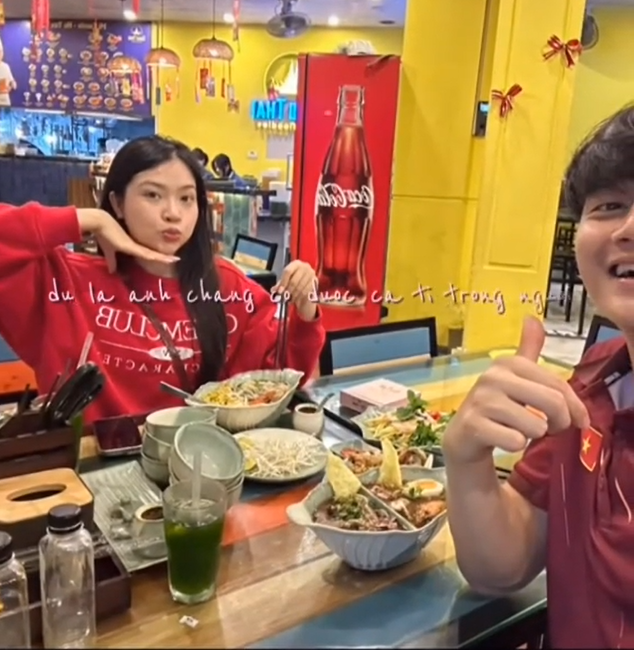 Thủ môn hotboy Cao Văn Bình U23 Việt Nam đã có bạn gái xinh xắn, tình cảm cỡ này, hội fangirl Thủ môn hotboy Cao Văn Bình U23 Việt Nam đã có bạn gái xinh xắn, tình cảm cỡ này, hội fangirl