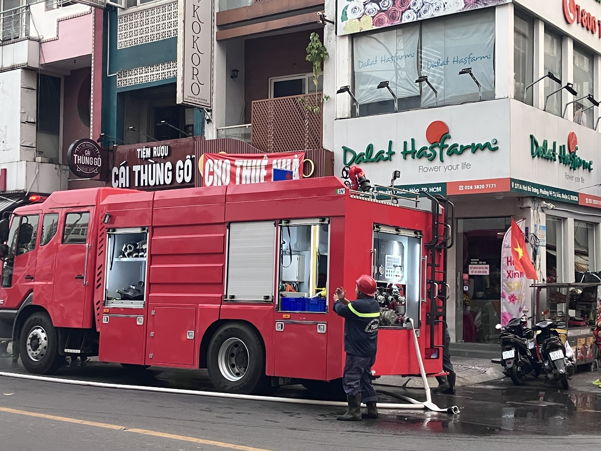 Ch&aacute;y nh&agrave; 5 tầng ở trung t&acirc;m TPHCM- Ảnh 2.