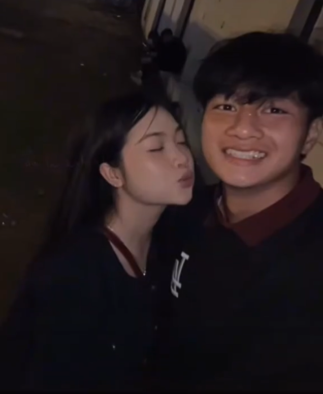 Thủ môn hotboy Cao Văn Bình U23 Việt Nam đã có bạn gái xinh xắn, tình cảm cỡ này, hội fangirl Thủ môn hotboy Cao Văn Bình U23 Việt Nam đã có bạn gái xinh xắn, tình cảm cỡ này, hội fangirl